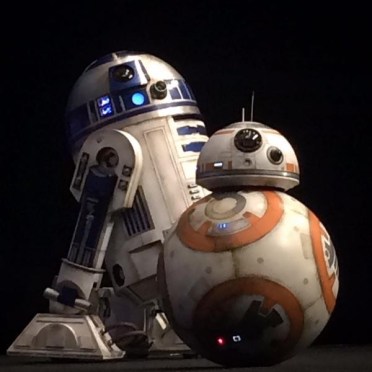 star-wars-7-force-awakens-r2d2-bb8-600x600.jpeg
